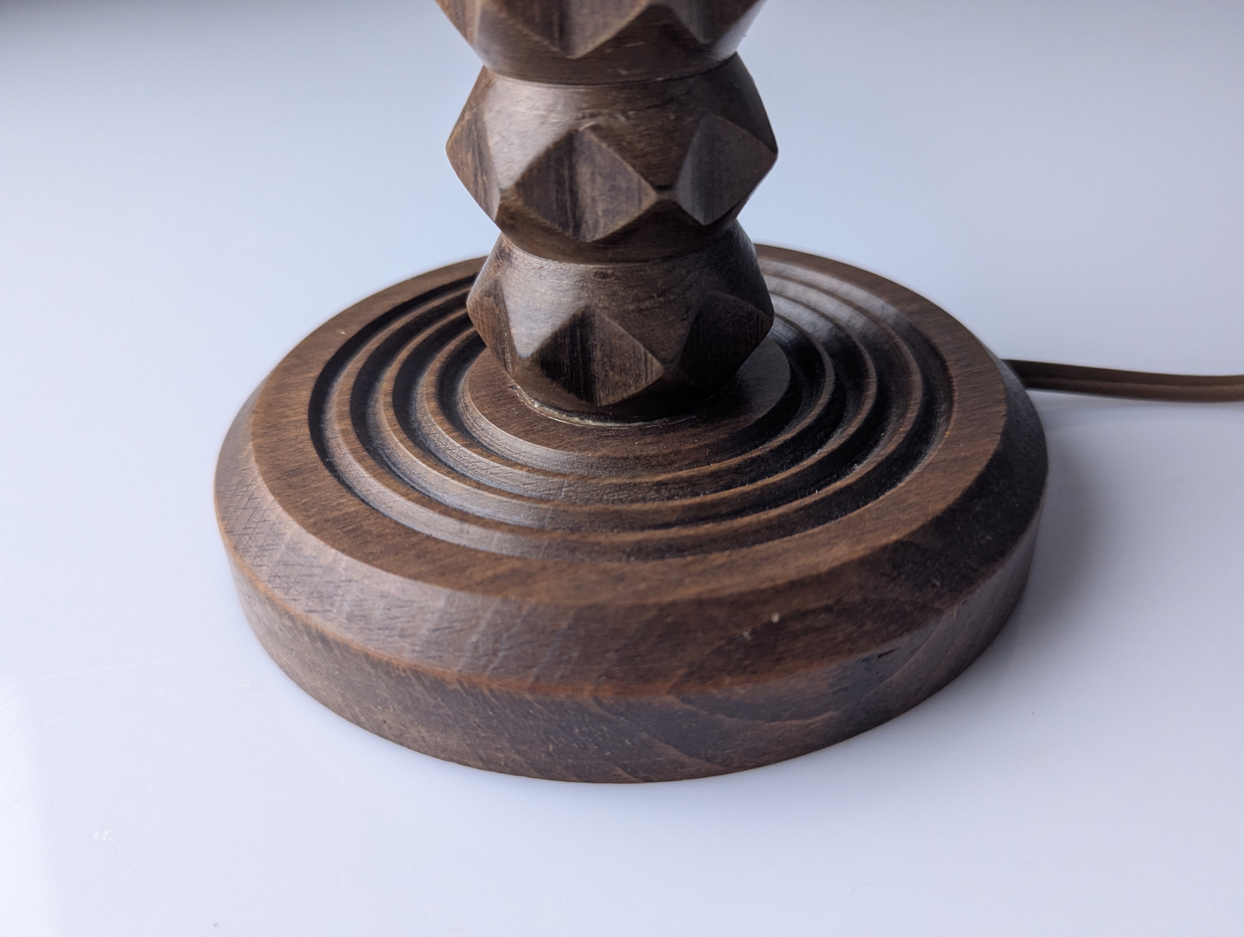 Lámpara de Mesa Charles Dudouyt de Roble con Pantalla de Pergamino, Francia, 1950s - Imagen 4