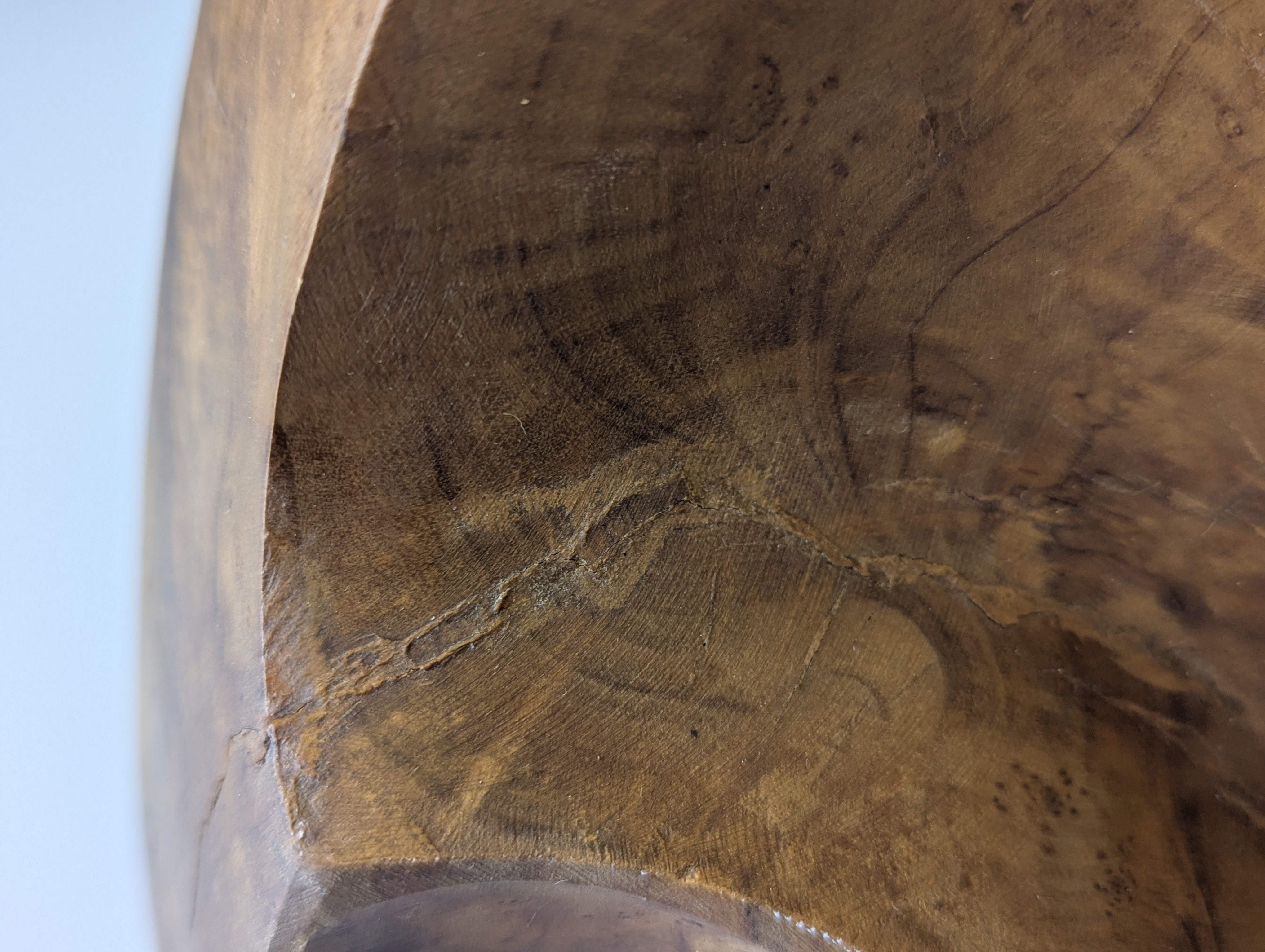 Lámpara de Mesa Escultural en Madera de Olivo Tallada Organic Modern 1970s - Imagen 13