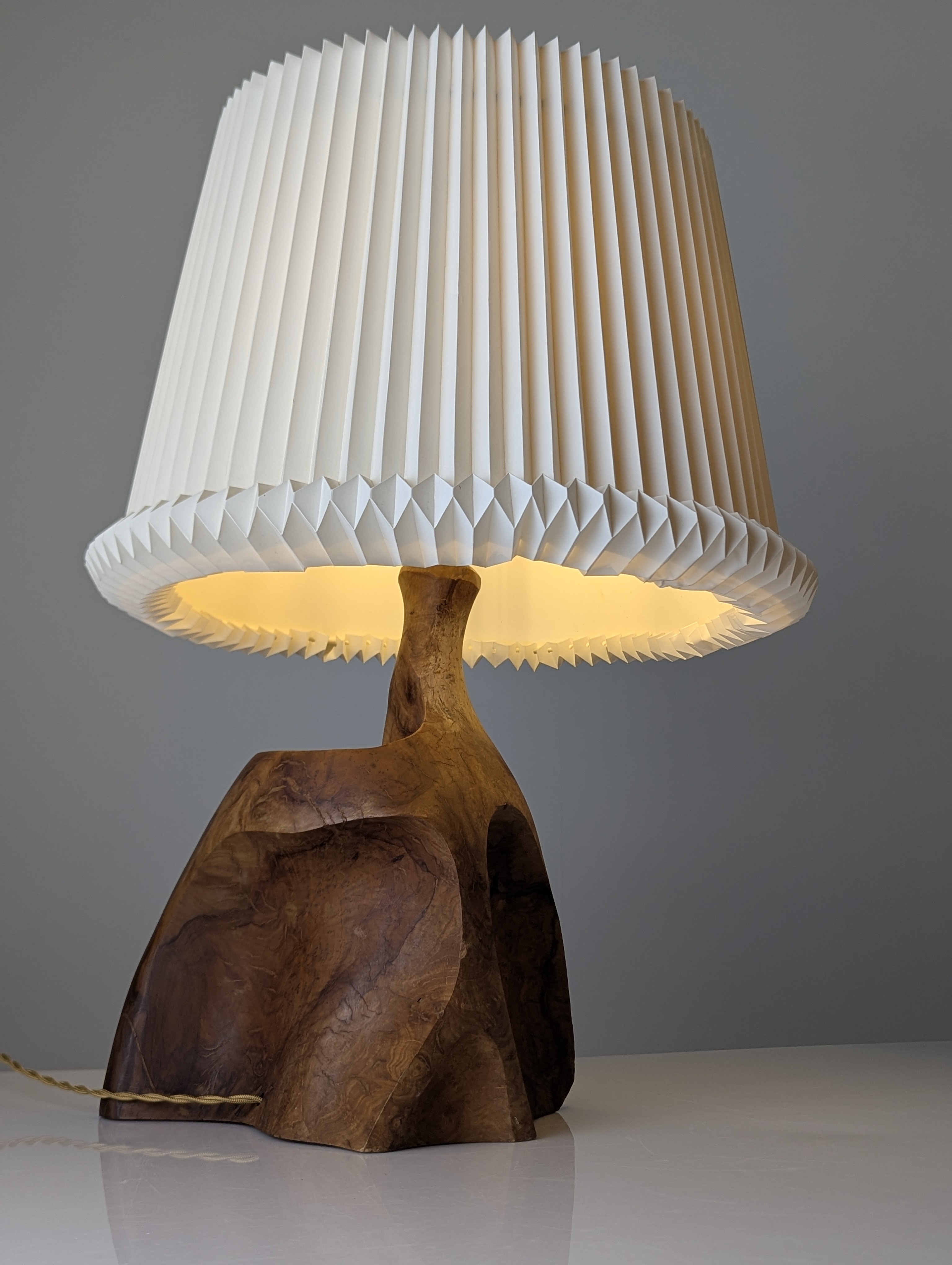 Lámpara de Mesa Escultural en Madera de Olivo Tallada Organic Modern 1970s - Imagen 10