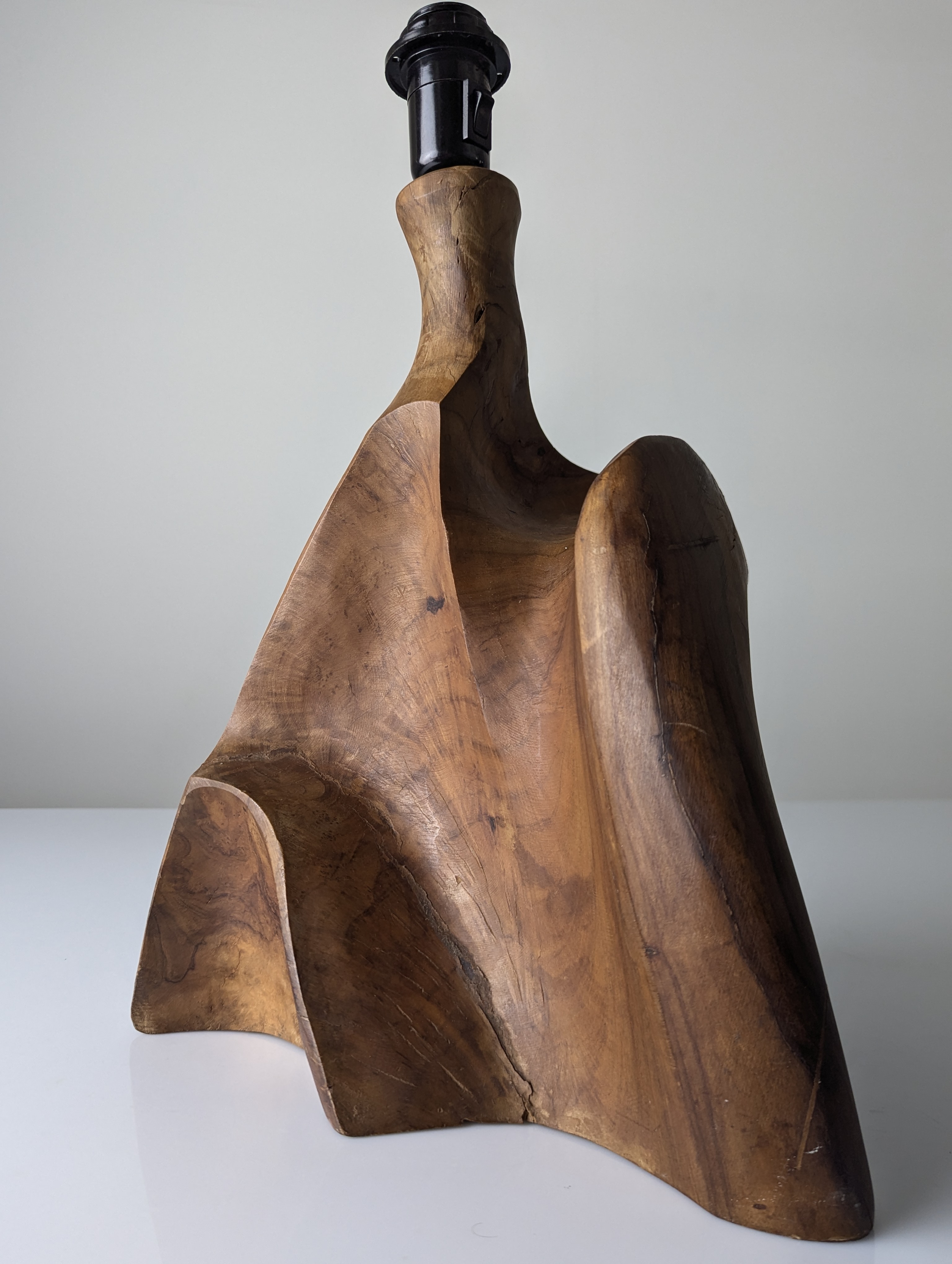 Lámpara de Mesa Escultural en Madera de Olivo Tallada Organic Modern 1970s - Imagen 5