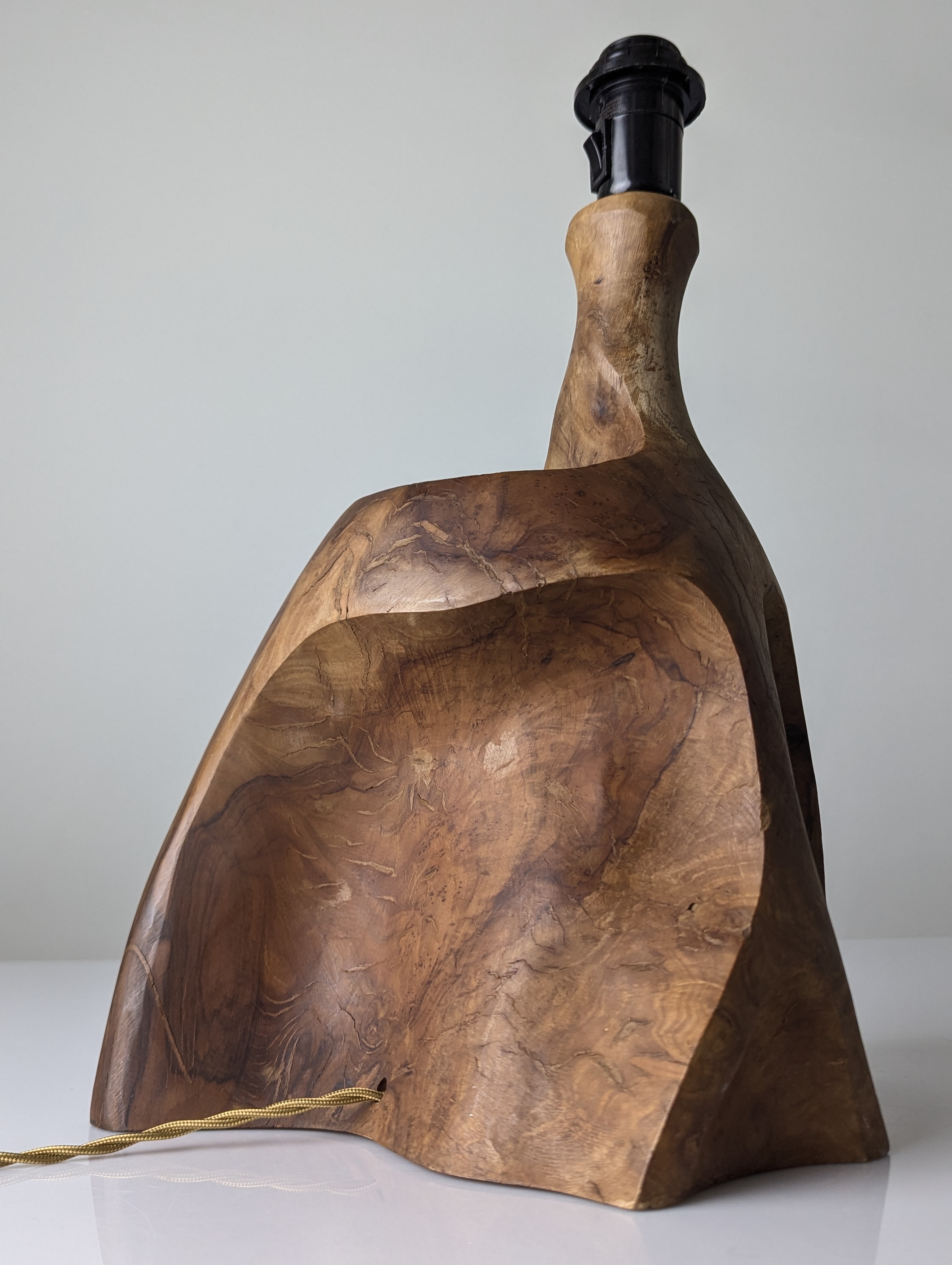 Lámpara de Mesa Escultural en Madera de Olivo Tallada Organic Modern 1970s - Imagen 7