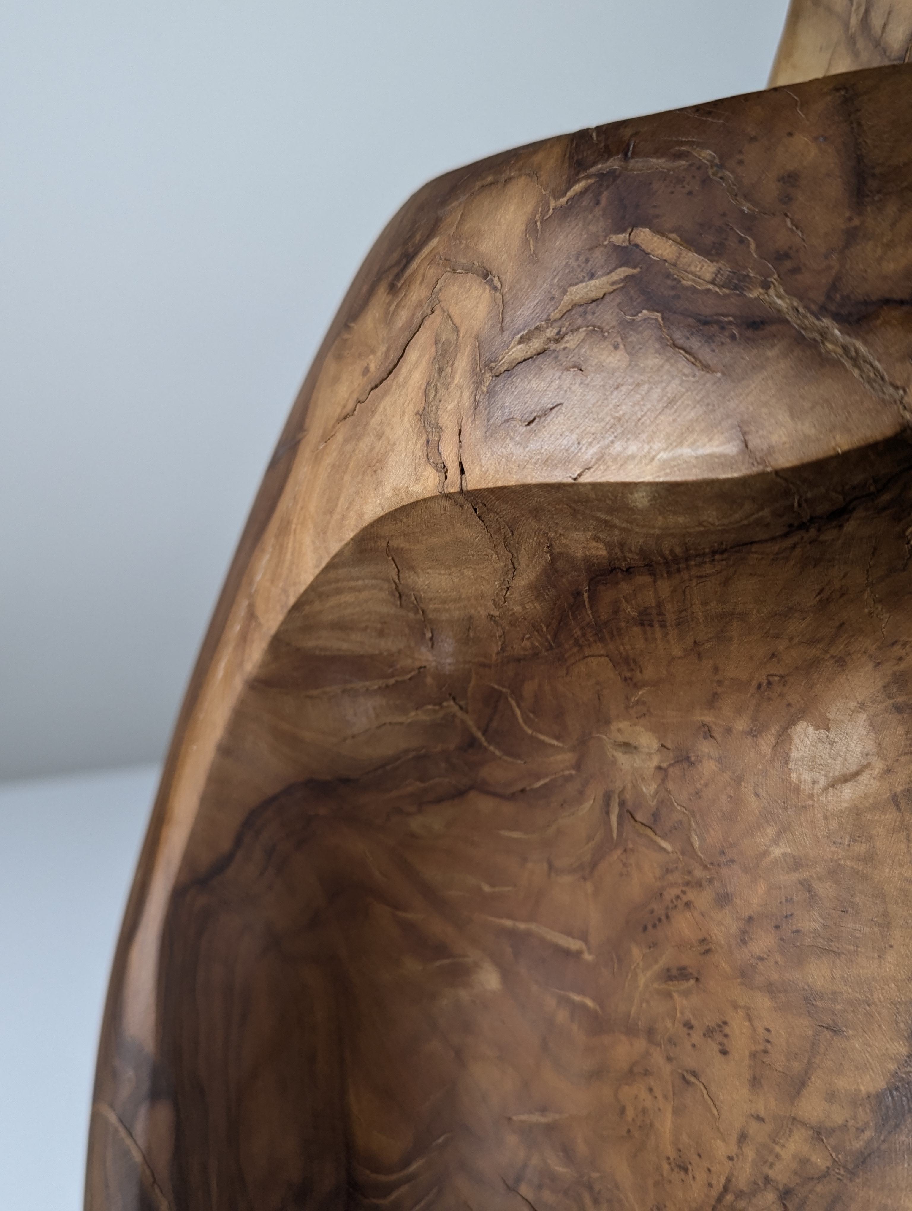 Lámpara de Mesa Escultural en Madera de Olivo Tallada Organic Modern 1970s - Imagen 8