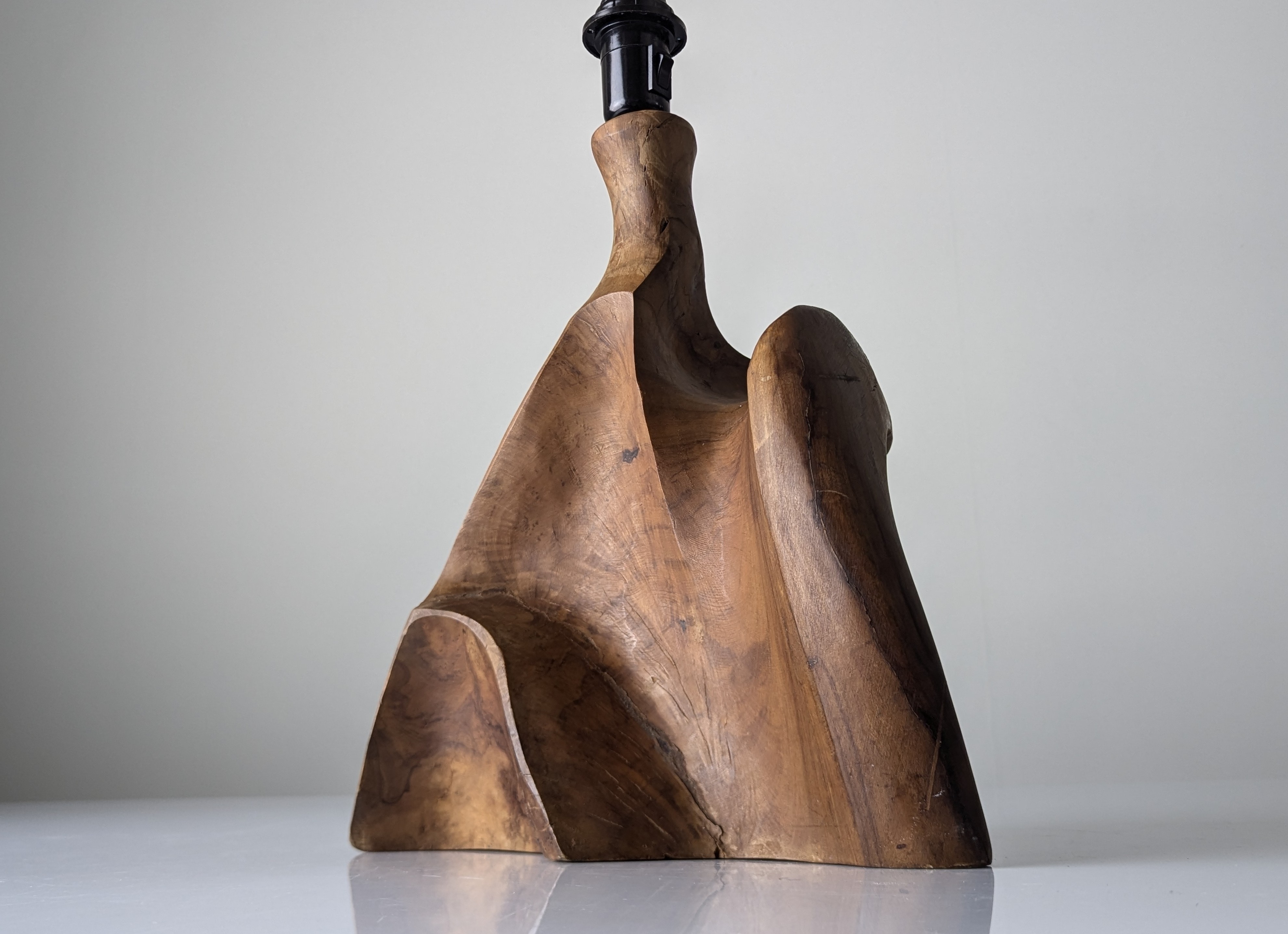 Lámpara de Mesa Escultural en Madera de Olivo Tallada Organic Modern 1970s - Imagen 16