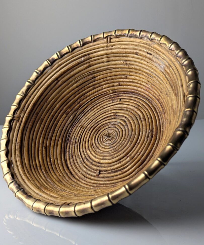 Centro de Mesa de Rattan y Latón, Italia, 1970s