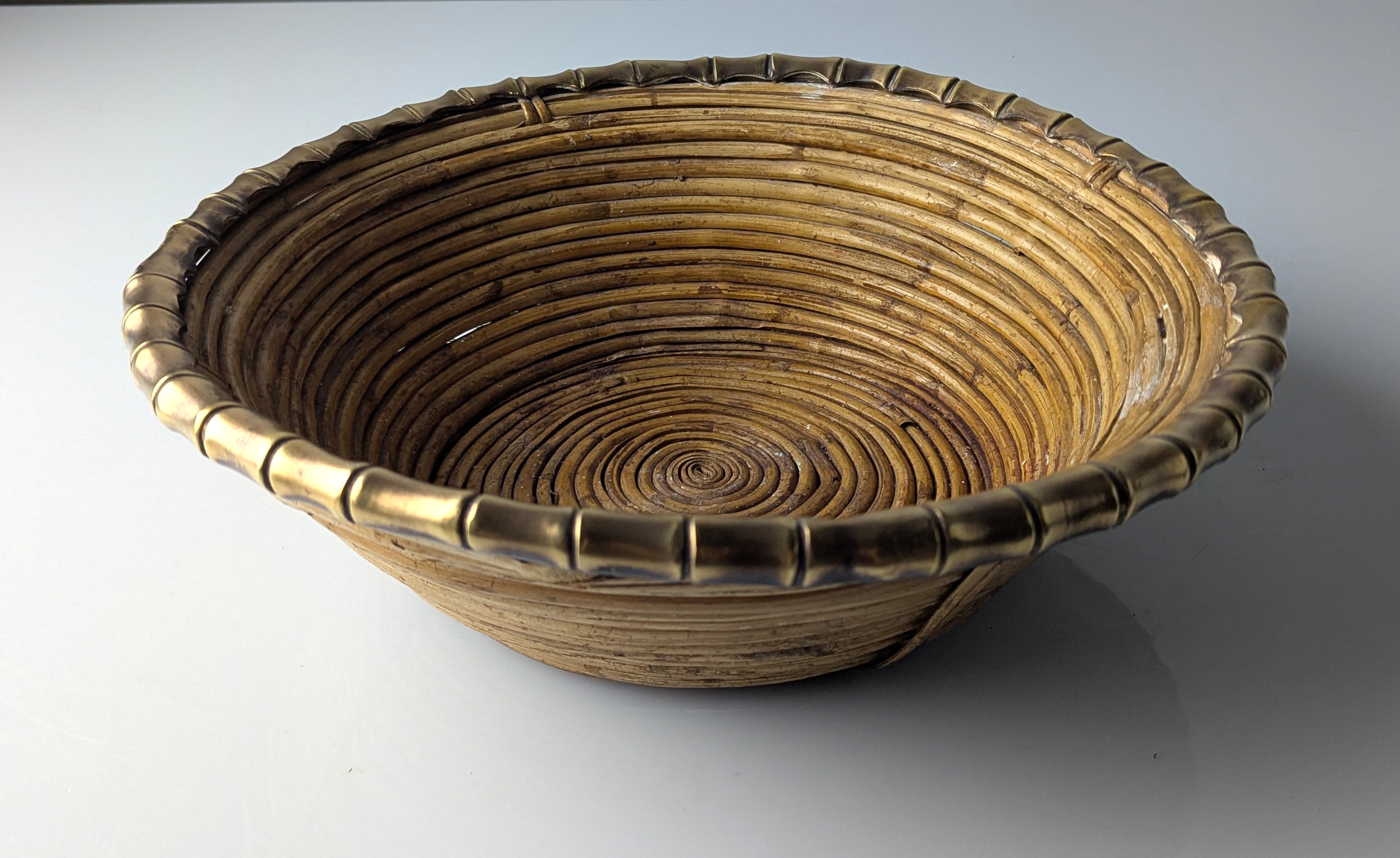 Centro de Mesa de Rattan y Latón, Italia, 1970s - Imagen 5