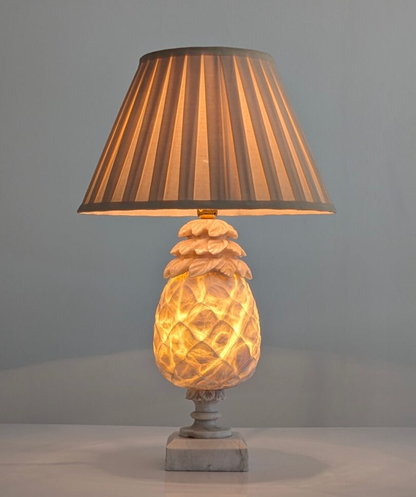 Lámpara de Mesa de Piña en Alabastro Tallado a Mano, Art Déco, Francia, París, 1930s