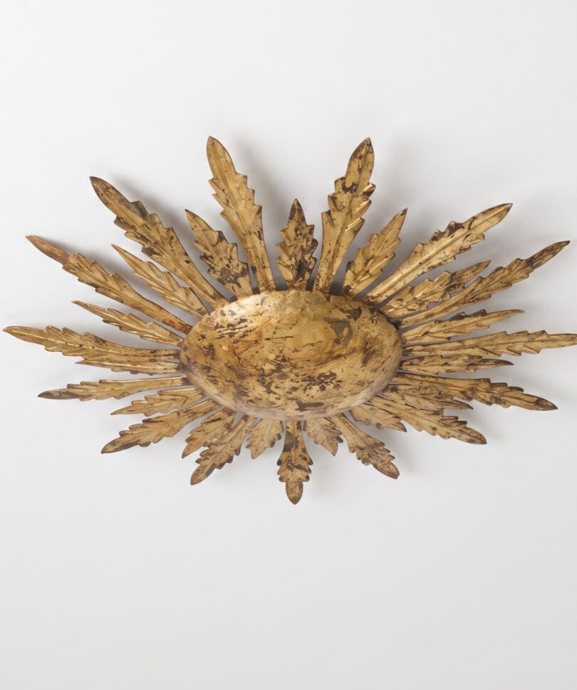 Lámpara de Techo Sol Mid-Century en Metal Dorado con Rayos de Hoja, 1950s