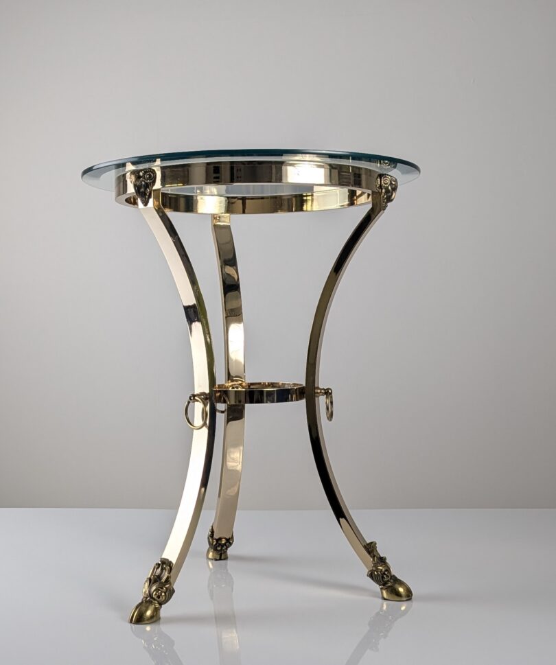 Mesa Auxiliar Neoclásica de Latón y Cristal Biselado con Cabezas de Carnero, 1970s
