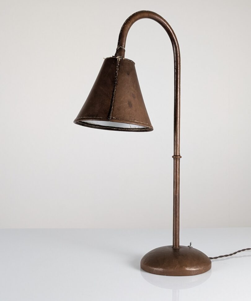 Lámpara de Mesa de Cuero Pespunteado de Jacques Adnet, Francia, 1950s