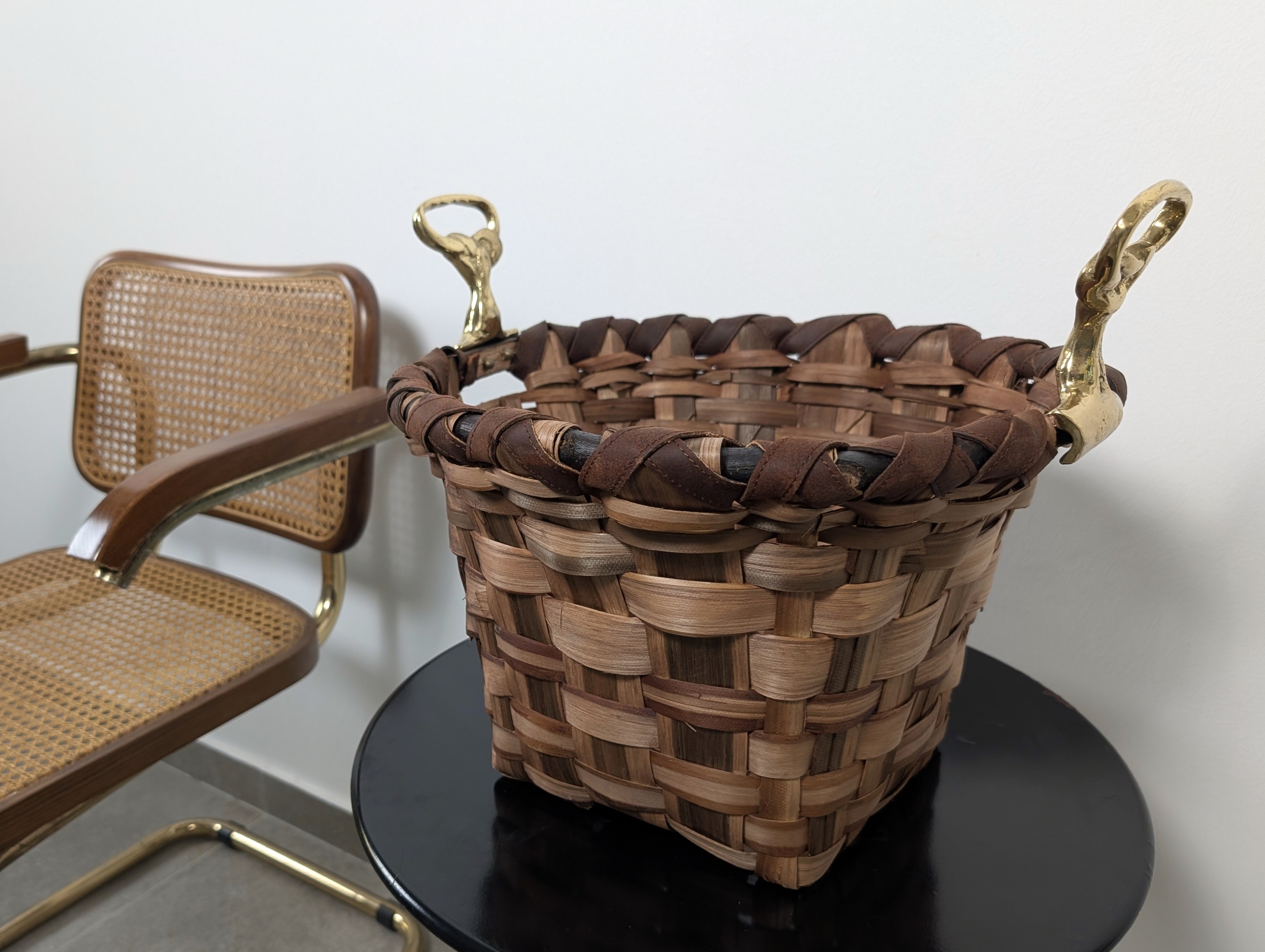 David Marshall Brutalist Splint Wood and Cast Brass Basket, 1970s - Imagen 5