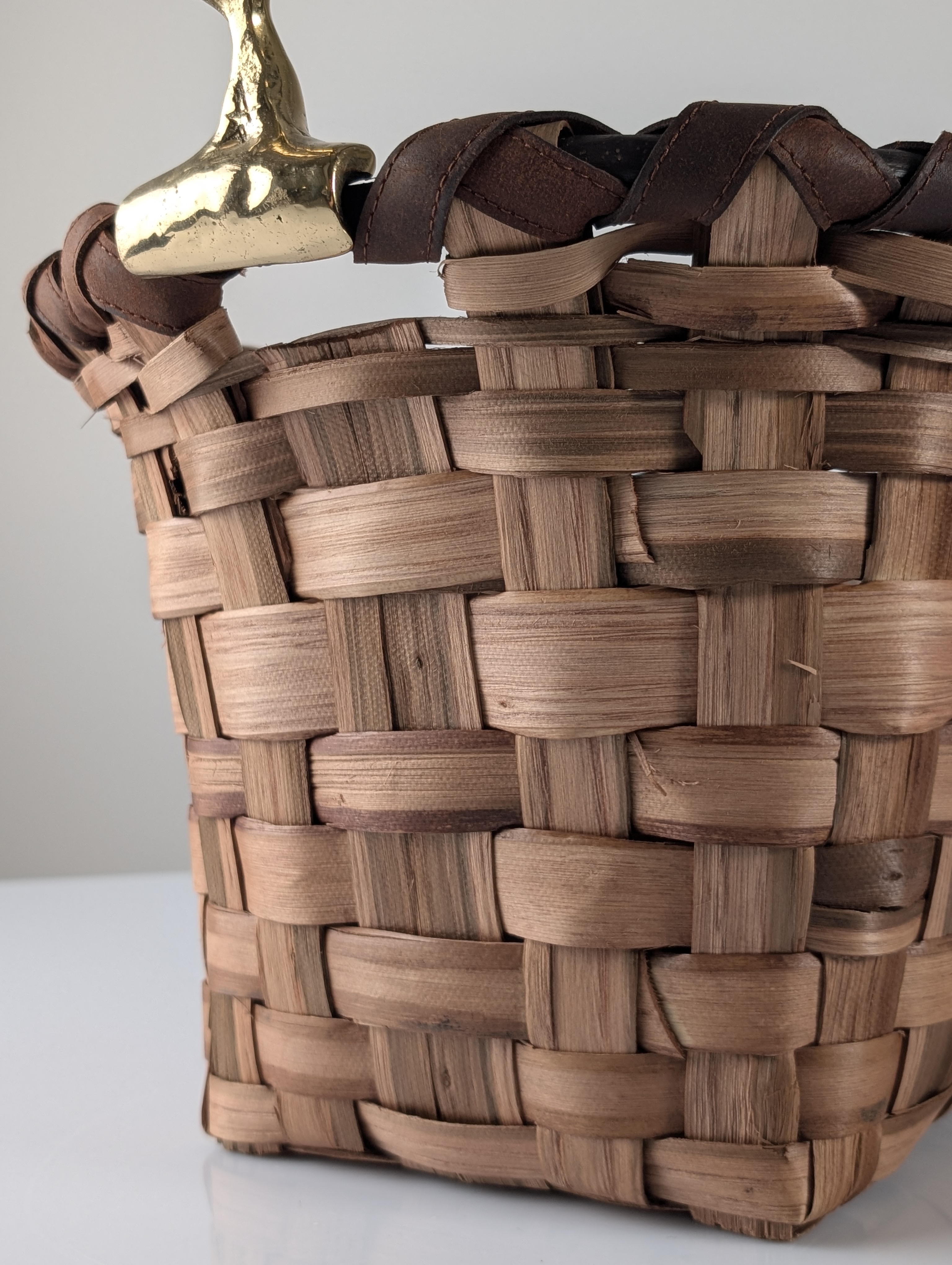 David Marshall Brutalist Splint Wood and Cast Brass Basket, 1970s - Imagen 13