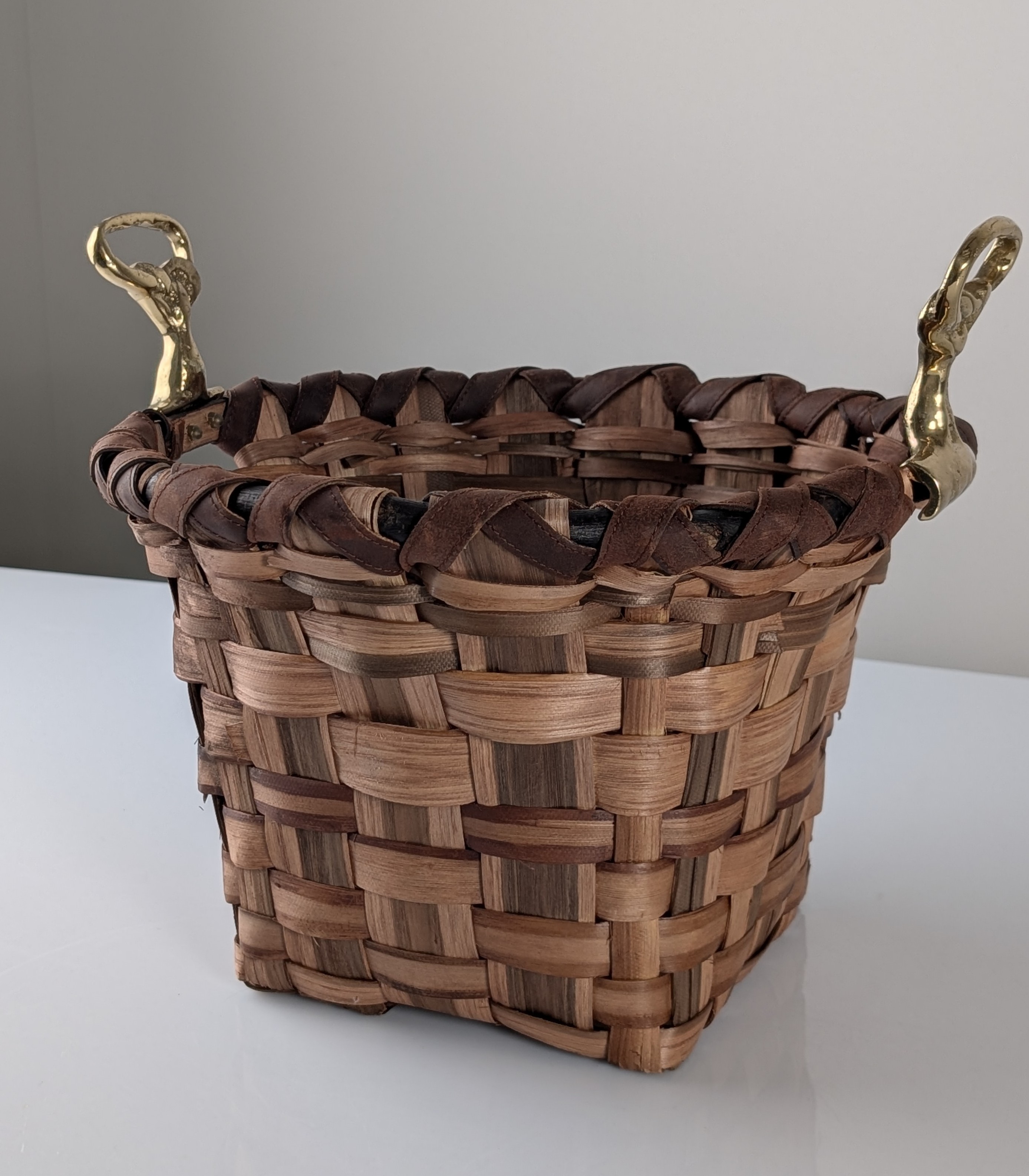 David Marshall Brutalist Splint Wood and Cast Brass Basket, 1970s - Imagen 11