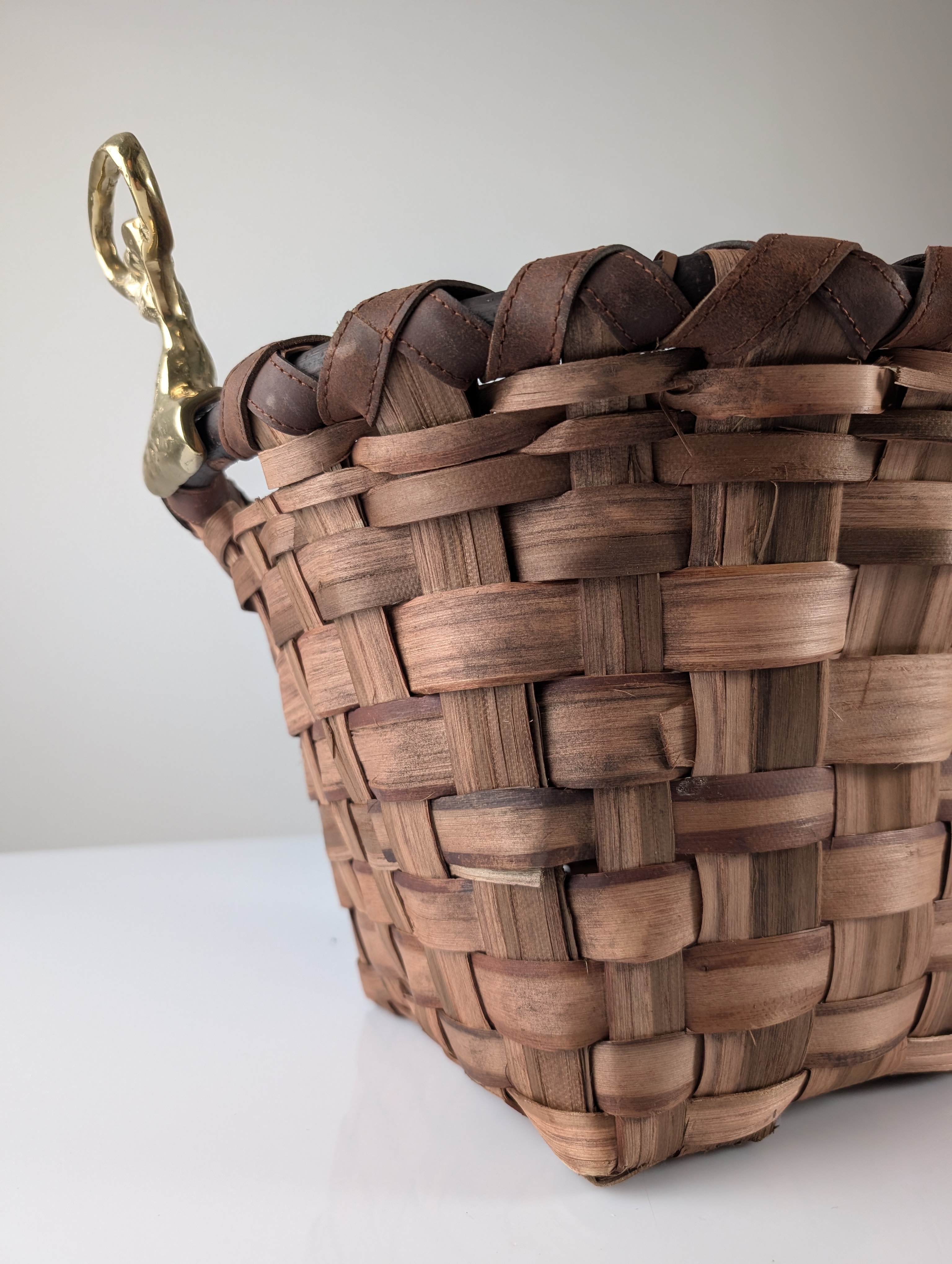 David Marshall Brutalist Splint Wood and Cast Brass Basket, 1970s - Imagen 10