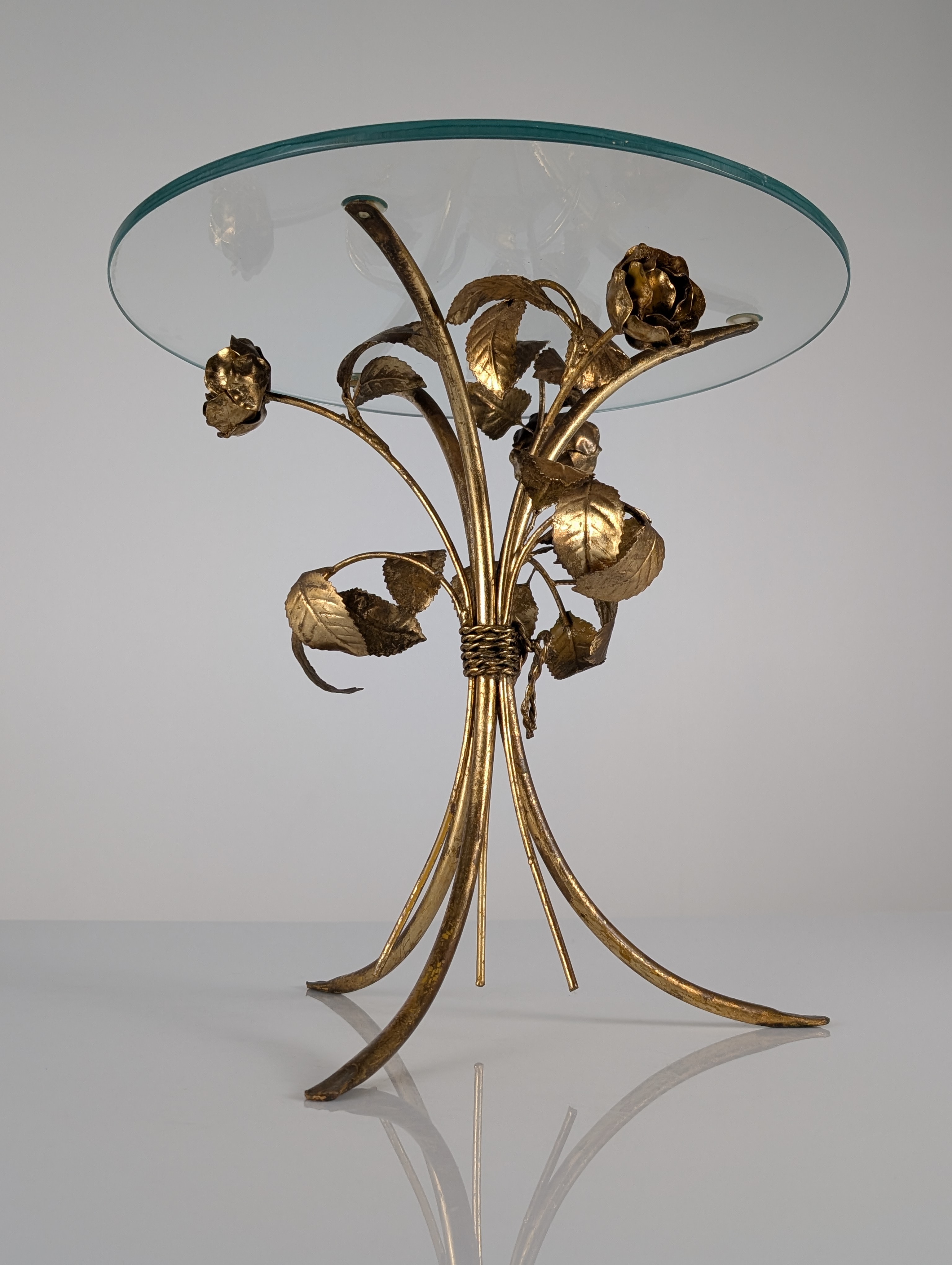 Mesa Auxiliar Mid Century de Metal Dorado con Rosas y Tapa de Cristal, 1970s - Imagen 8
