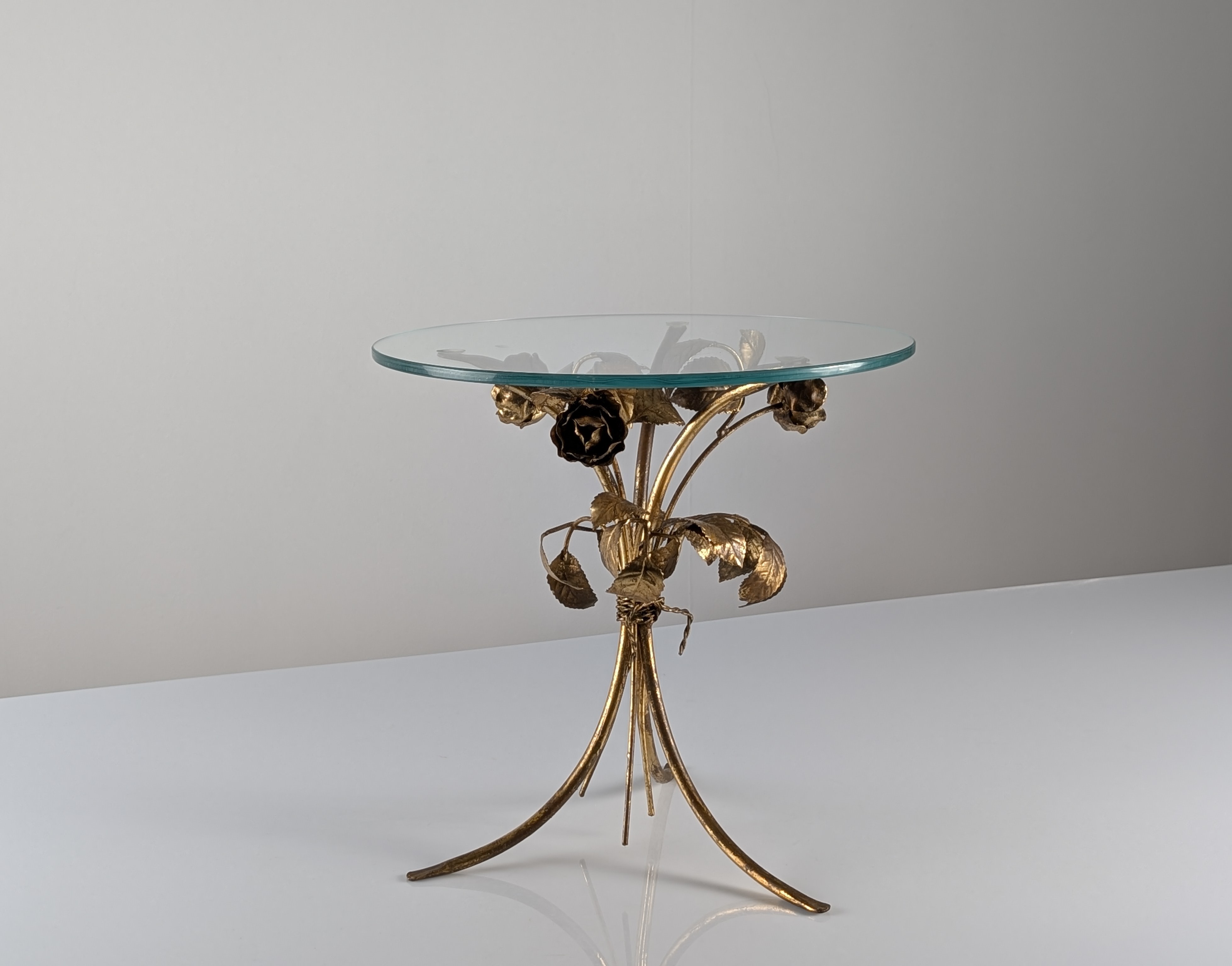 Mesa Auxiliar Mid Century de Metal Dorado con Rosas y Tapa de Cristal, 1970s - Imagen 10
