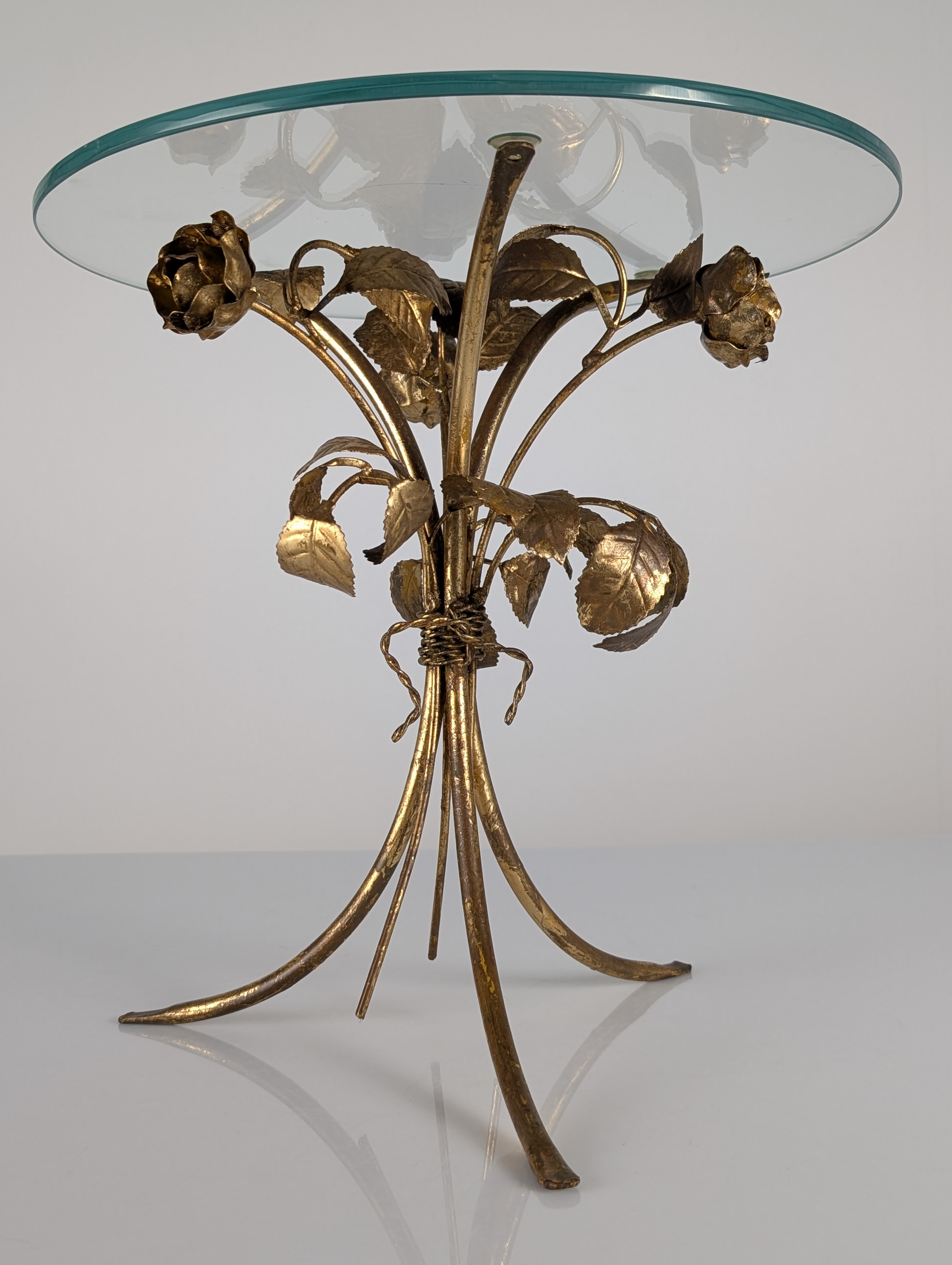 Mesa Auxiliar Mid Century de Metal Dorado con Rosas y Tapa de Cristal, 1970s - Imagen 7