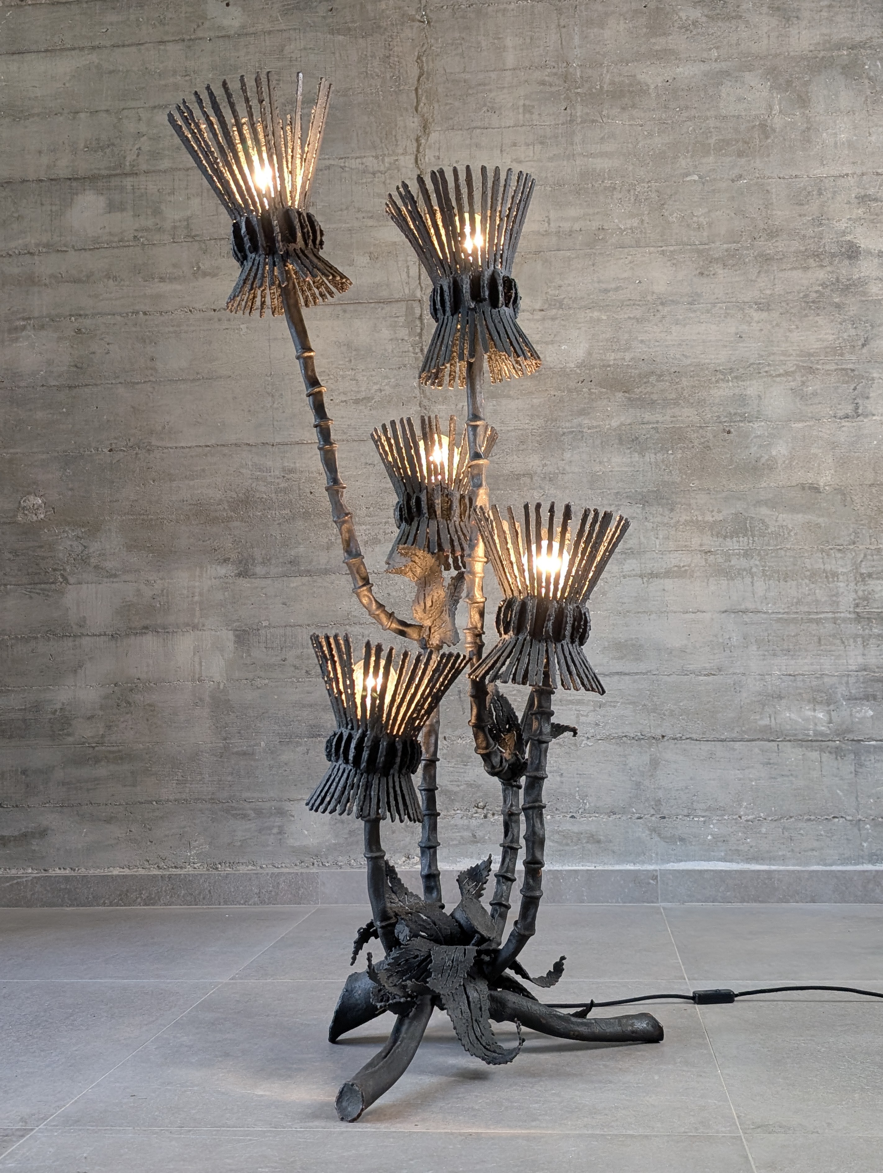 Lámpara de Pie Brutalista de Cinco Luces en Forma de Cardo en Hierro Forjado Negro, 1970s - Imagen 4