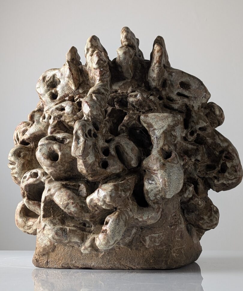Gran Escultura Orgánica en Gres Vidriado con Formas de Coral, Firmada, 2002