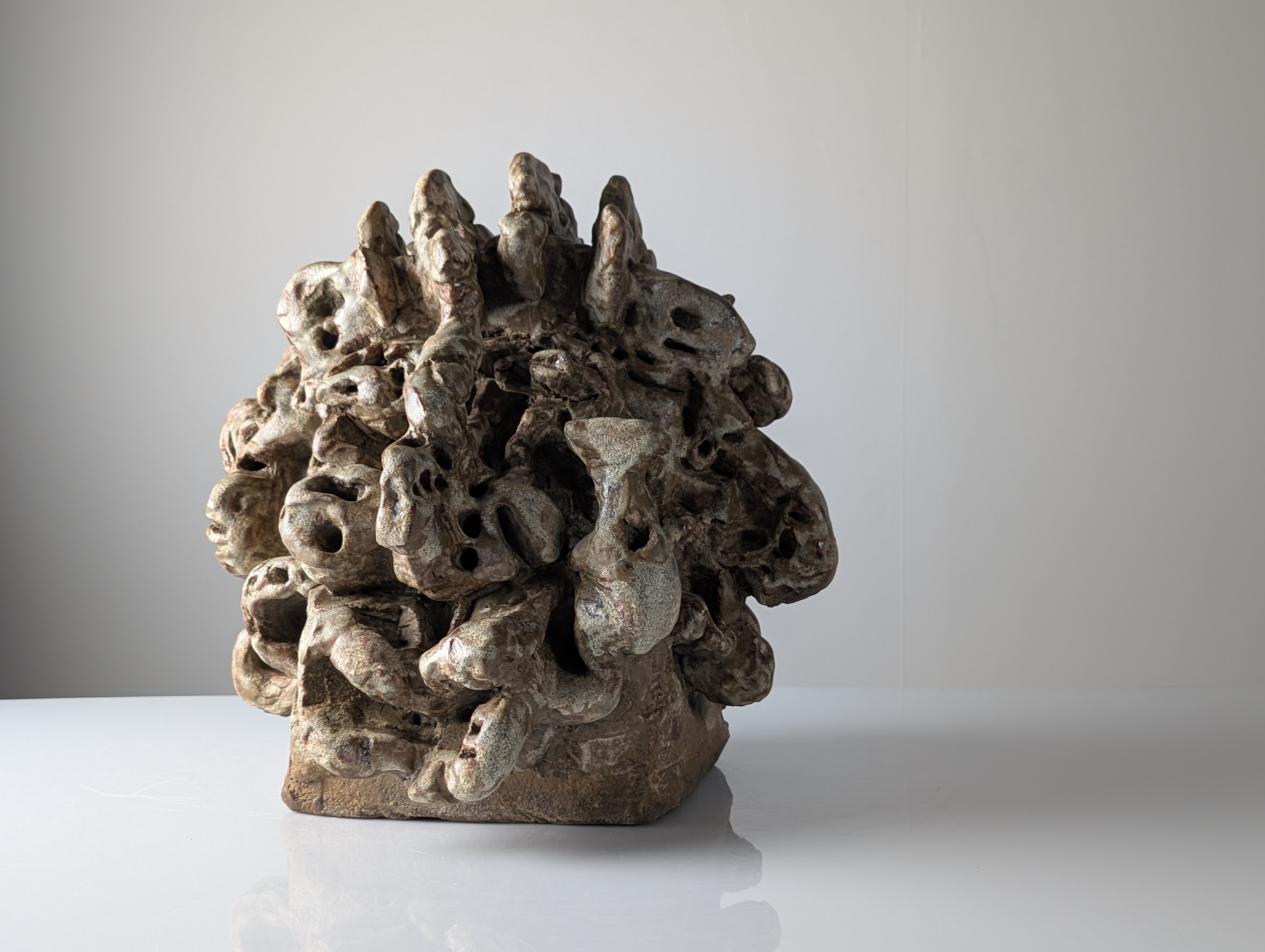 Gran Escultura Orgánica en Gres Vidriado con Formas de Coral, Firmada, 2002 - Imagen 9