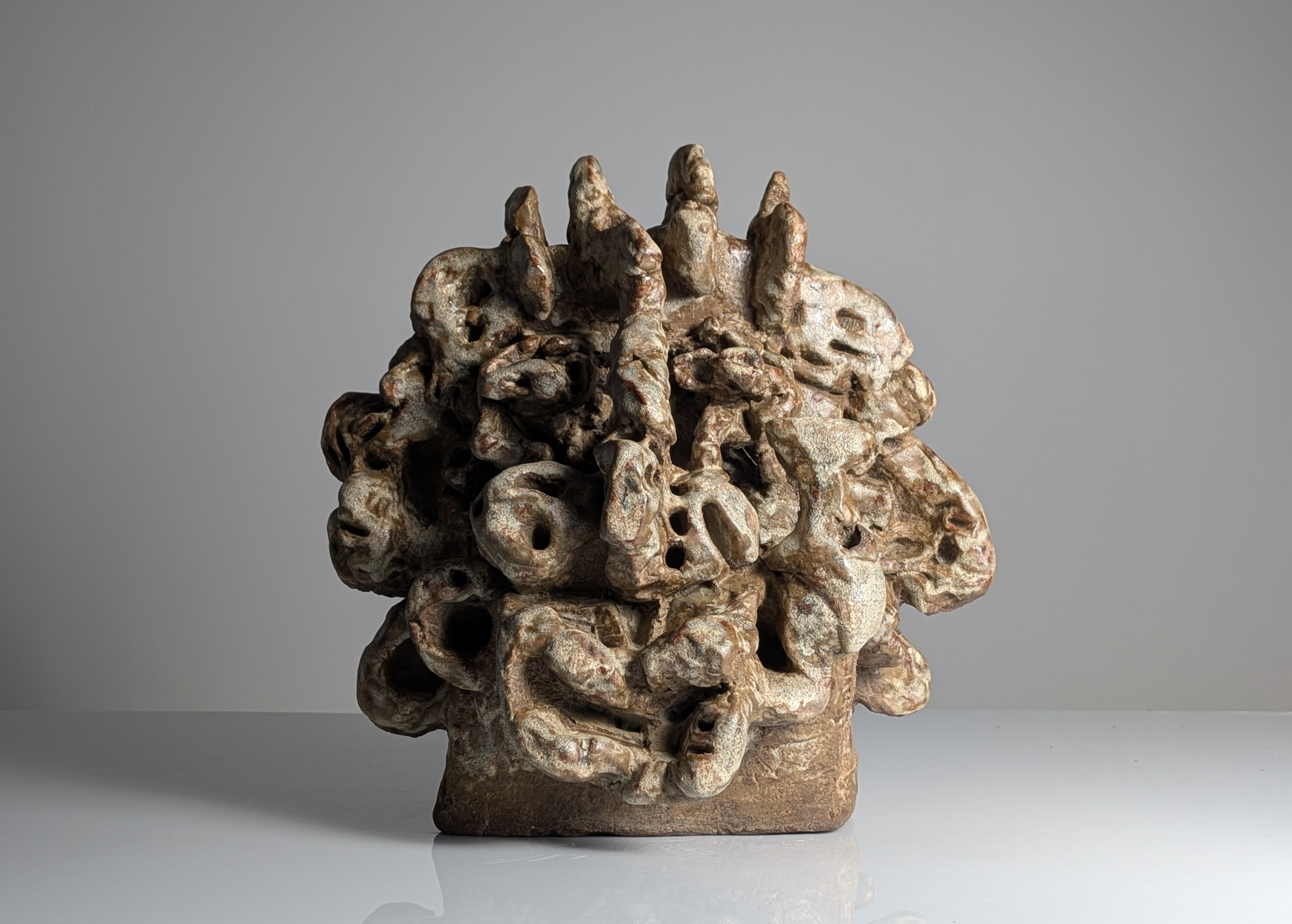 Gran Escultura Orgánica en Gres Vidriado con Formas de Coral, Firmada, 2002 - Imagen 4