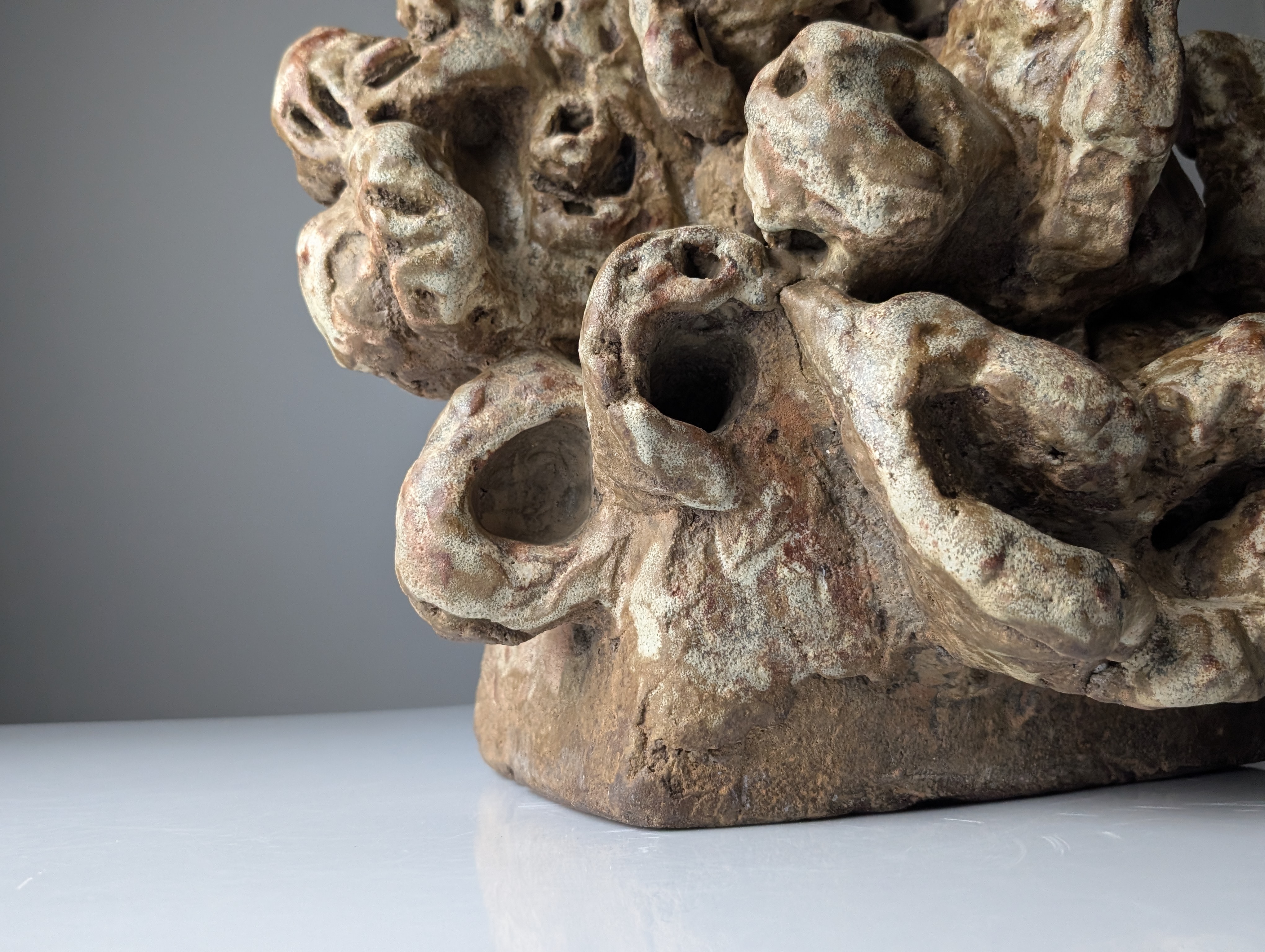 Gran Escultura Orgánica en Gres Vidriado con Formas de Coral, Firmada, 2002 - Imagen 14