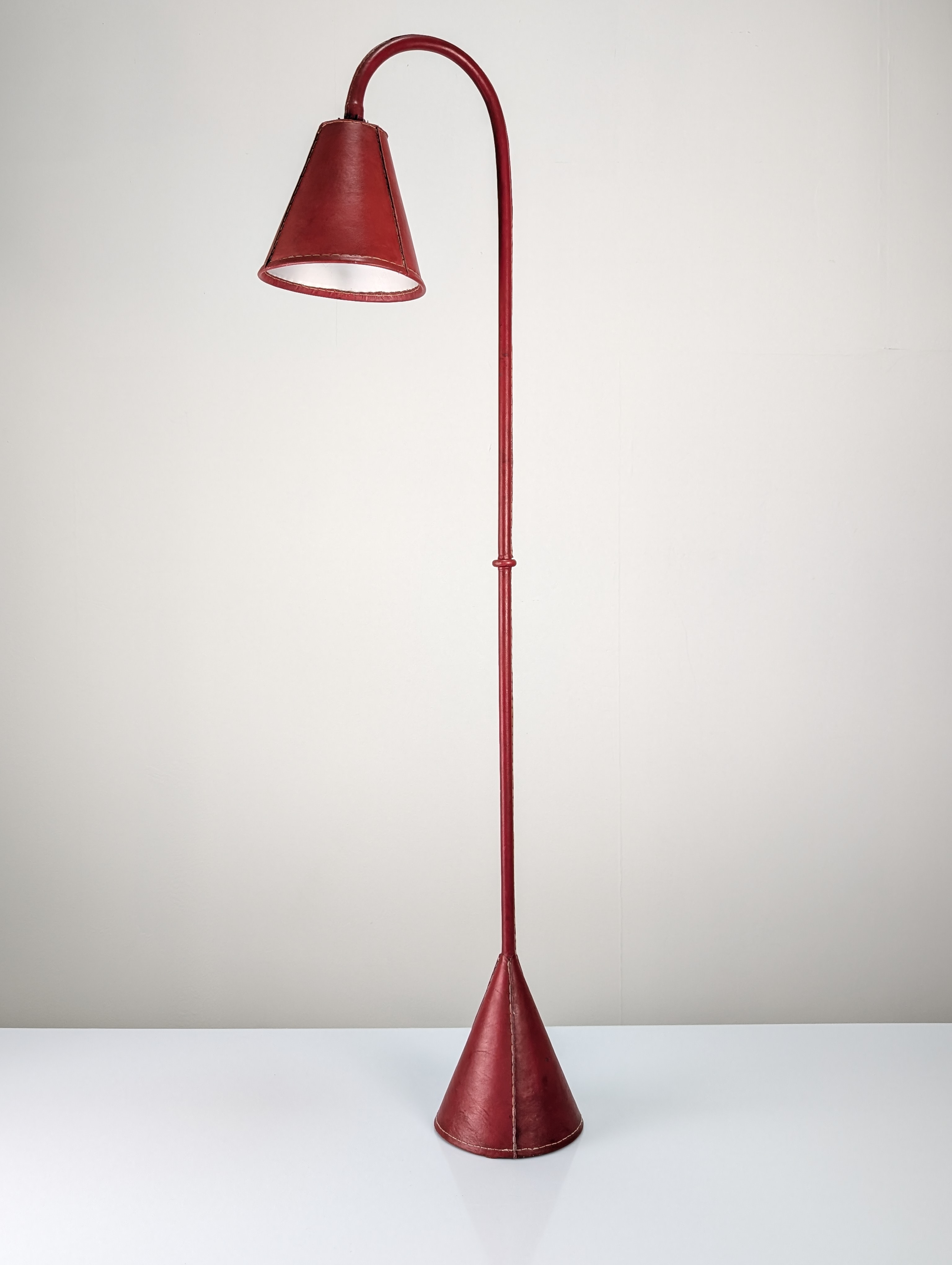 Lámpara de Pie Jacques Adnet en Cuero Rojo, Mid-Century Modern, Francia, 1960s - Imagen 12