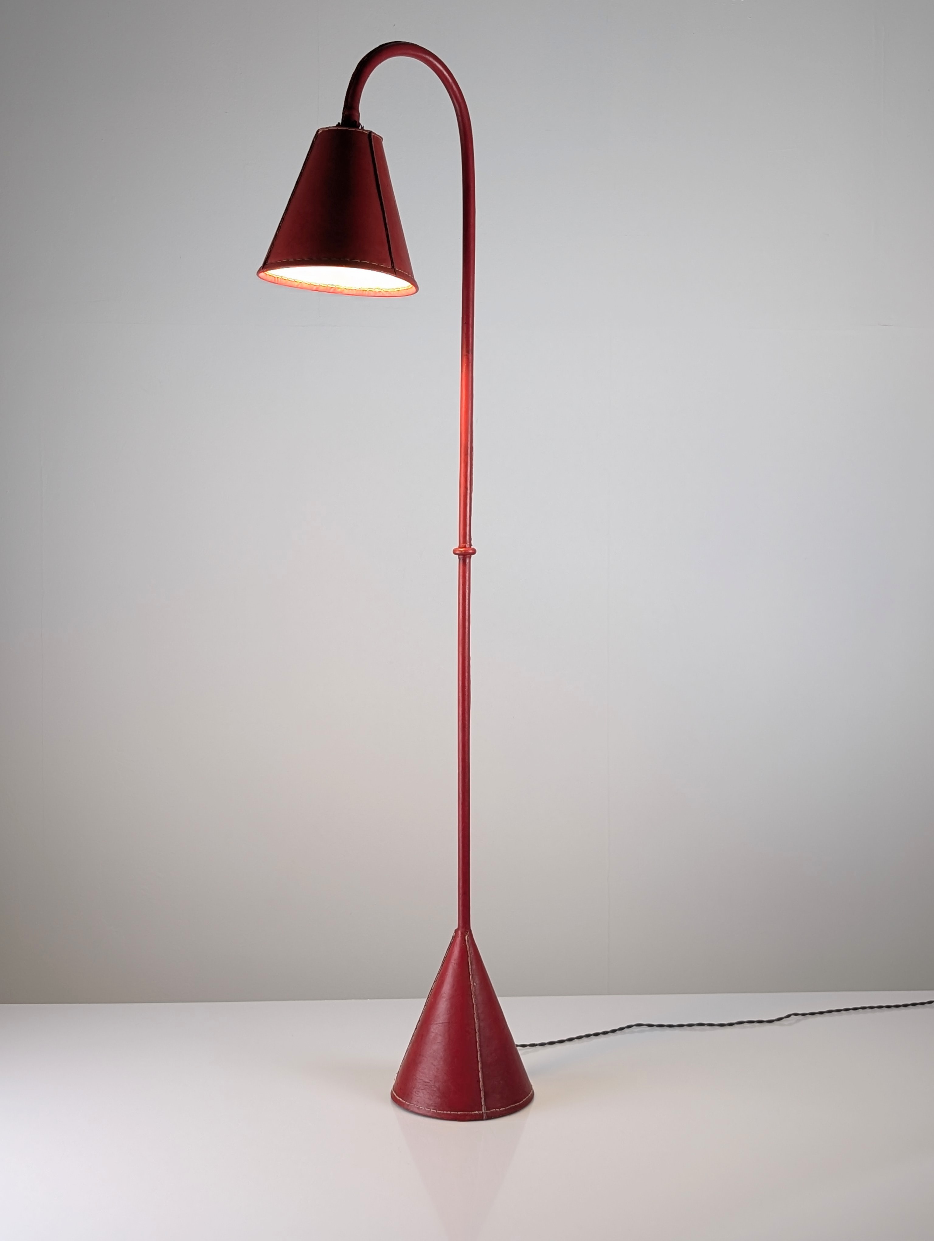 Lámpara de Pie Jacques Adnet en Cuero Rojo, Mid-Century Modern, Francia, 1960s - Imagen 14
