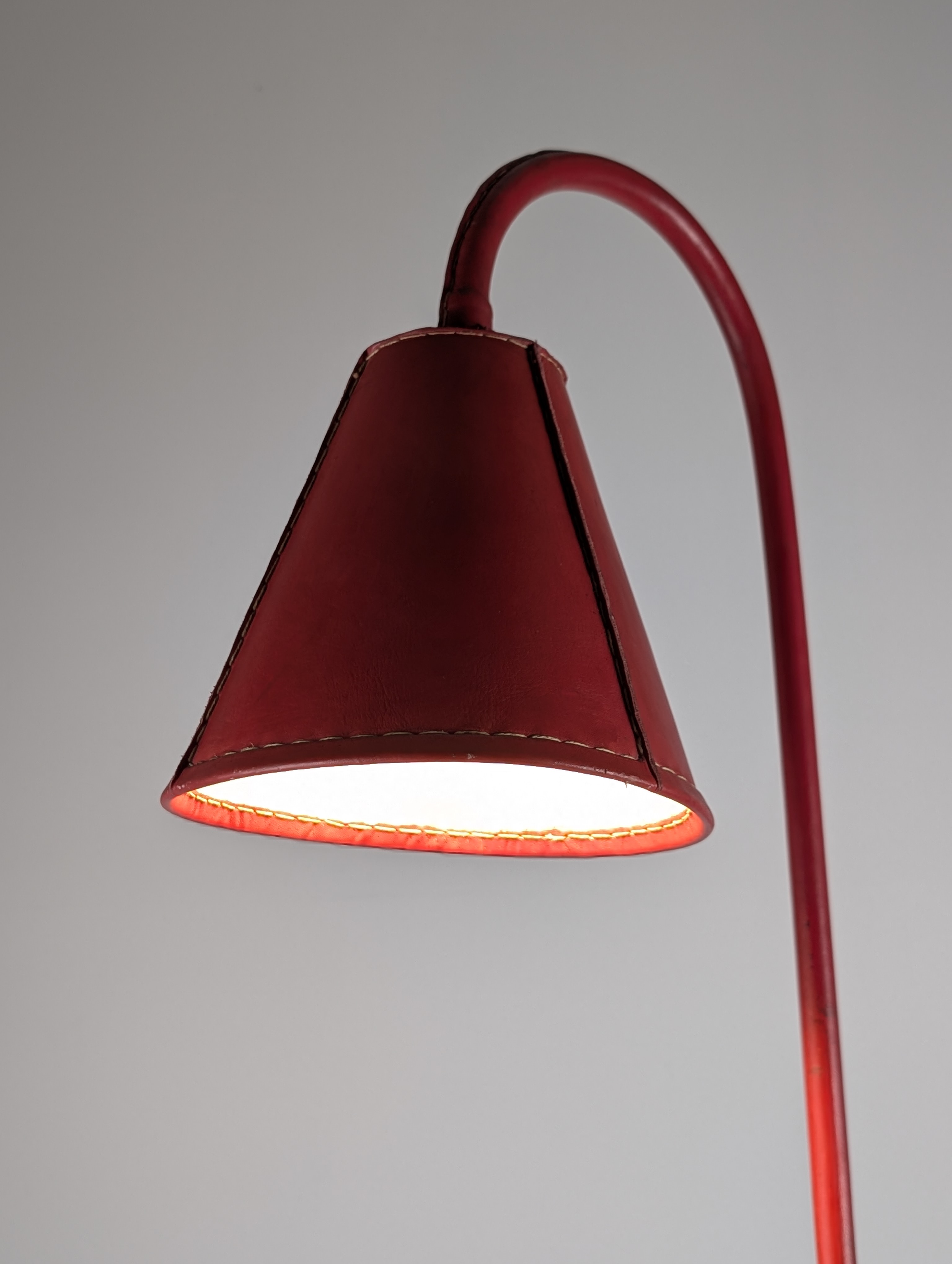Lámpara de Pie Jacques Adnet en Cuero Rojo, Mid-Century Modern, Francia, 1960s - Imagen 3