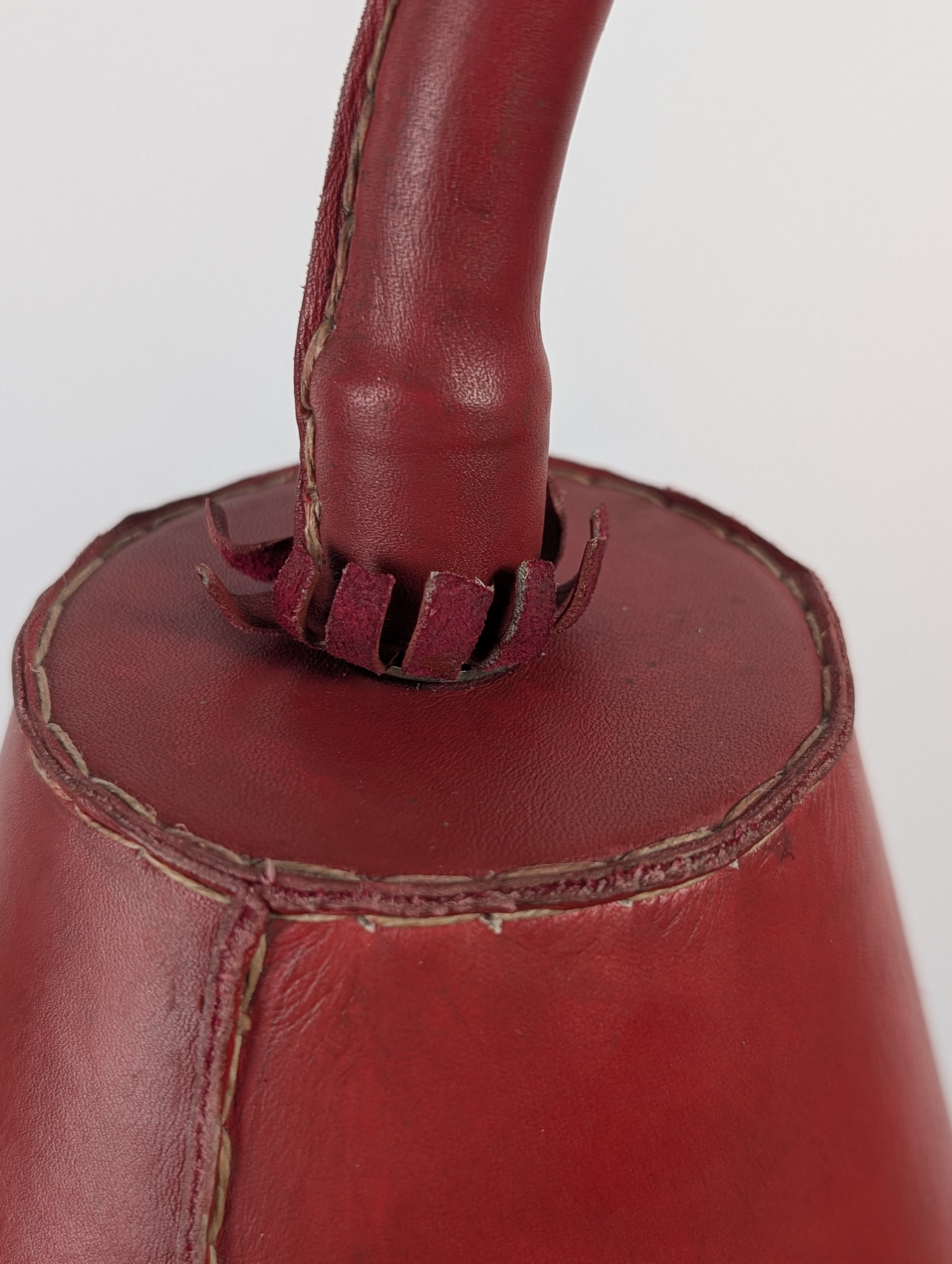 Lámpara de Pie Jacques Adnet en Cuero Rojo, Mid-Century Modern, Francia, 1960s - Imagen 5