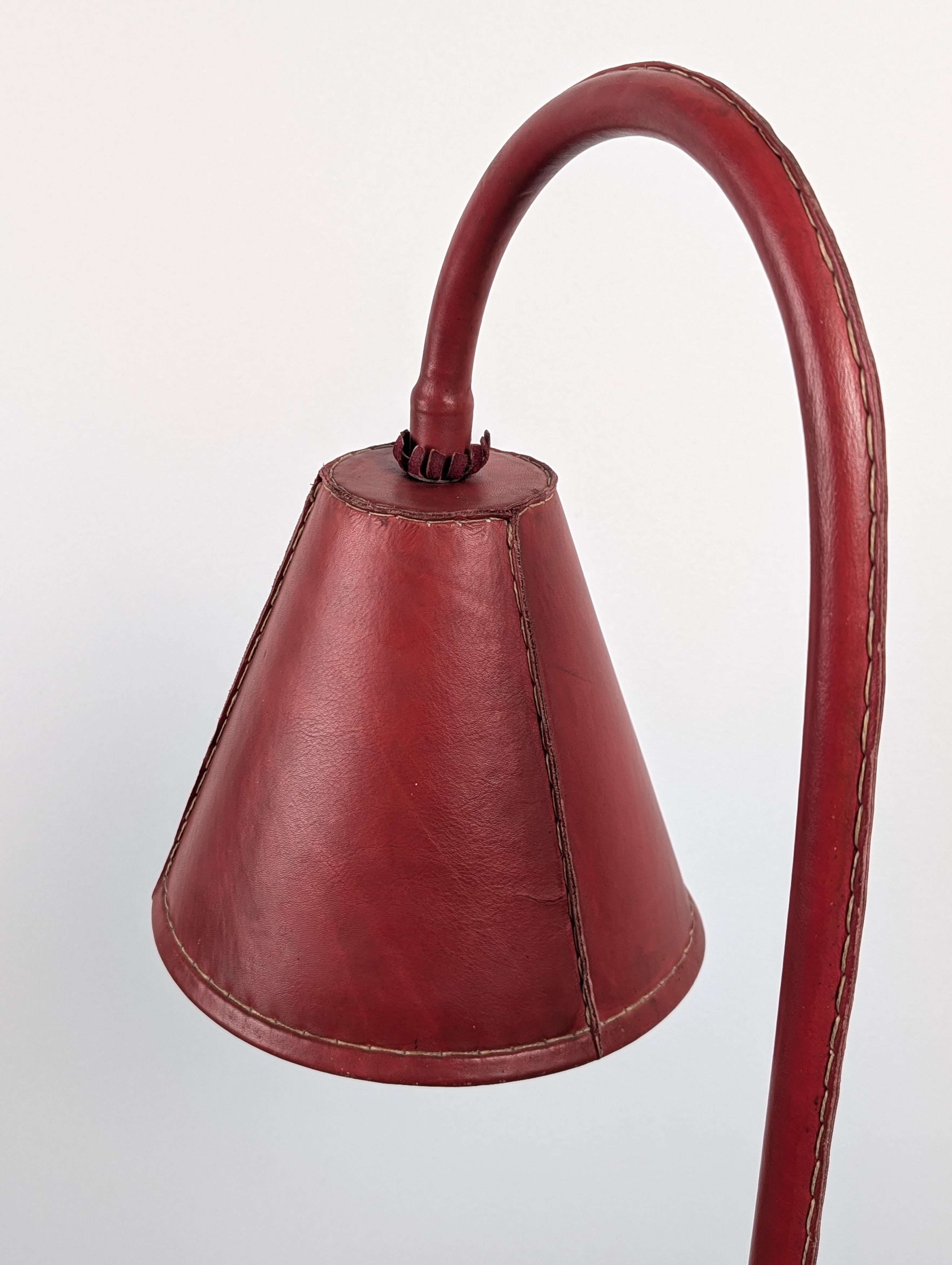 Lámpara de Pie Jacques Adnet en Cuero Rojo, Mid-Century Modern, Francia, 1960s - Imagen 4