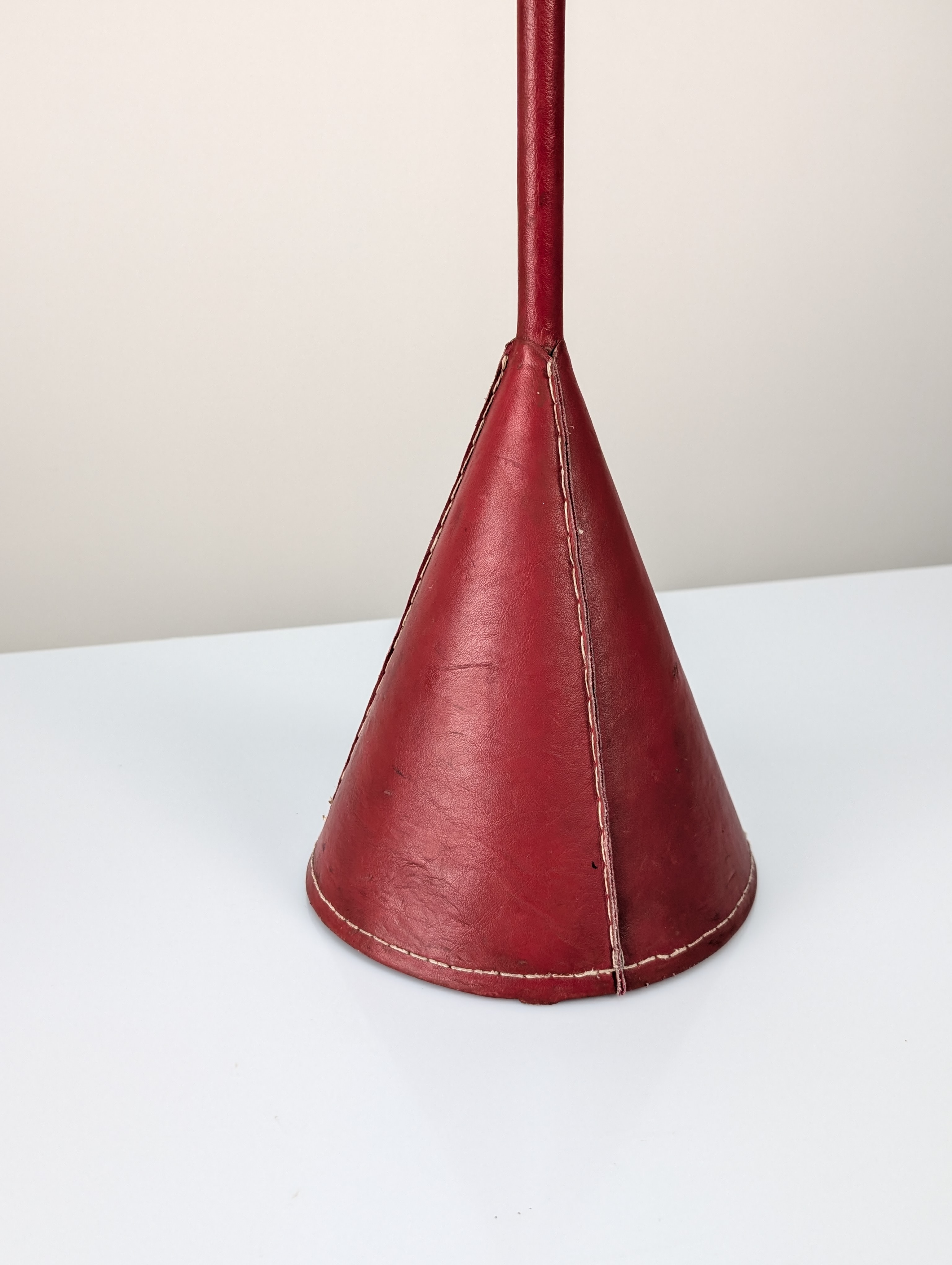 Lámpara de Pie Jacques Adnet en Cuero Rojo, Mid-Century Modern, Francia, 1960s - Imagen 7