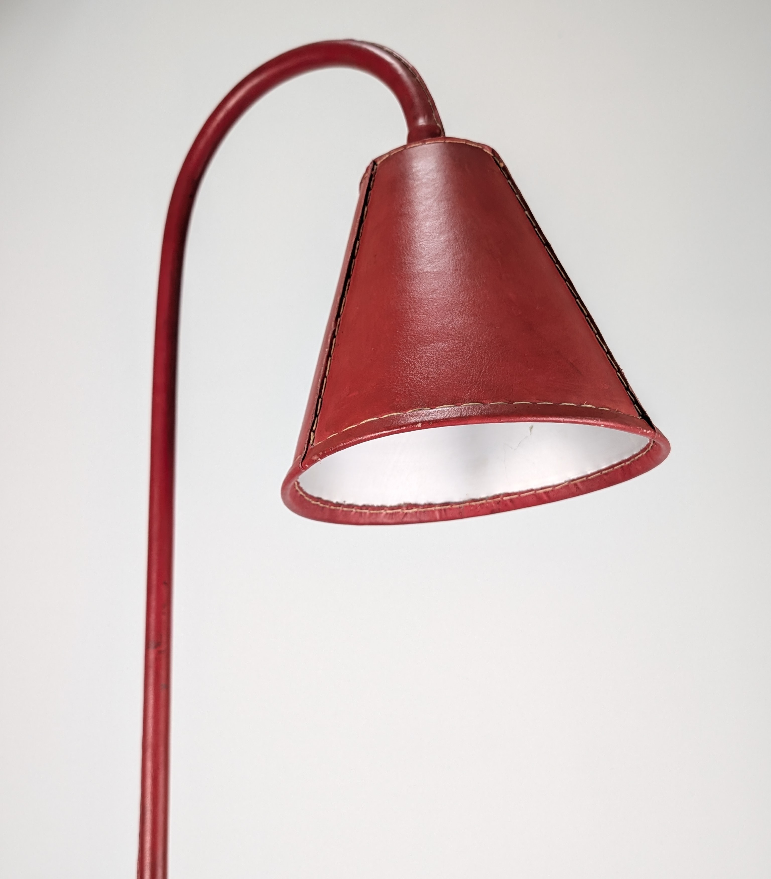 Lámpara de Pie Jacques Adnet en Cuero Rojo, Mid-Century Modern, Francia, 1960s - Imagen 8