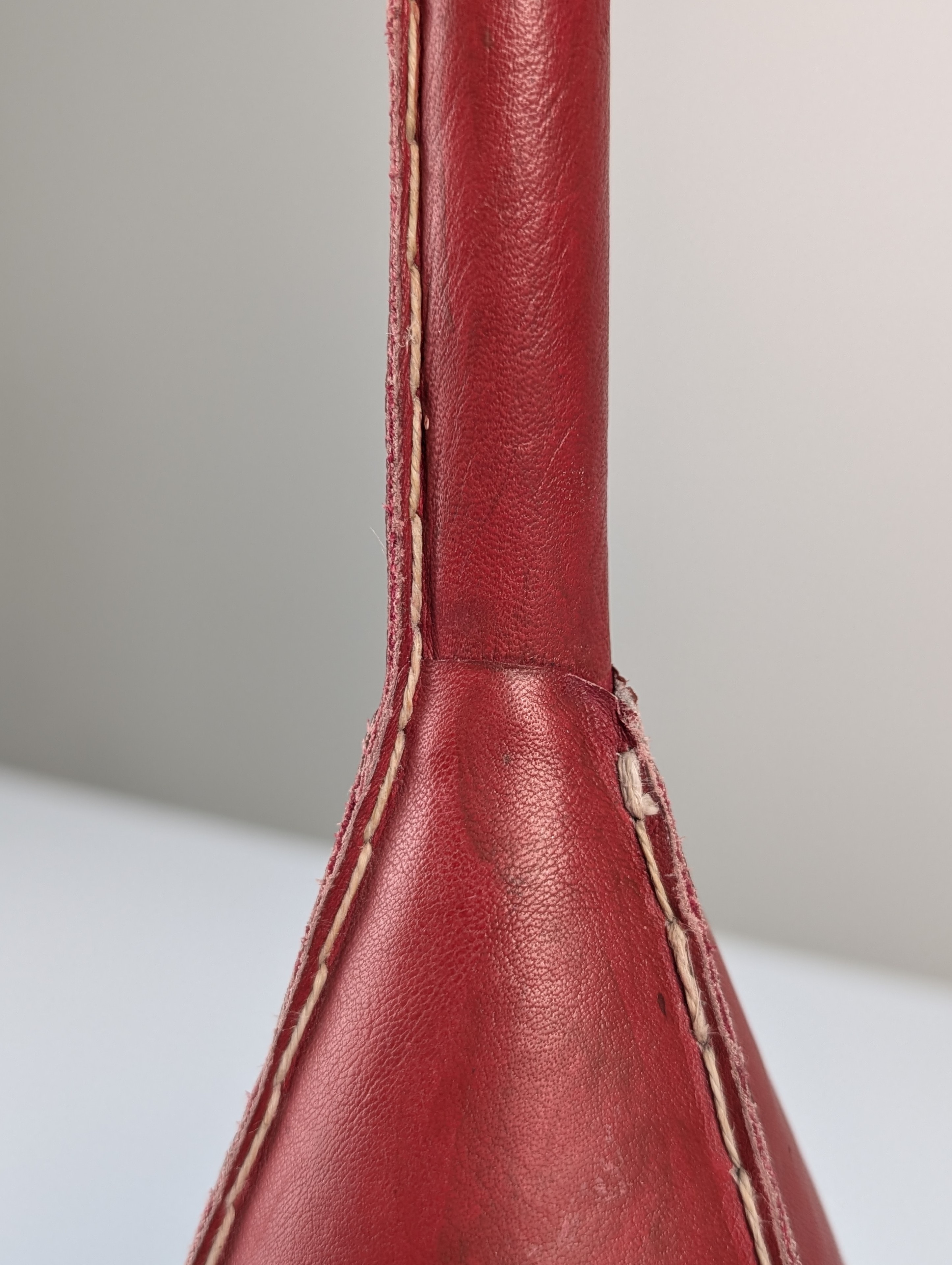 Lámpara de Pie Jacques Adnet en Cuero Rojo, Mid-Century Modern, Francia, 1960s - Imagen 15