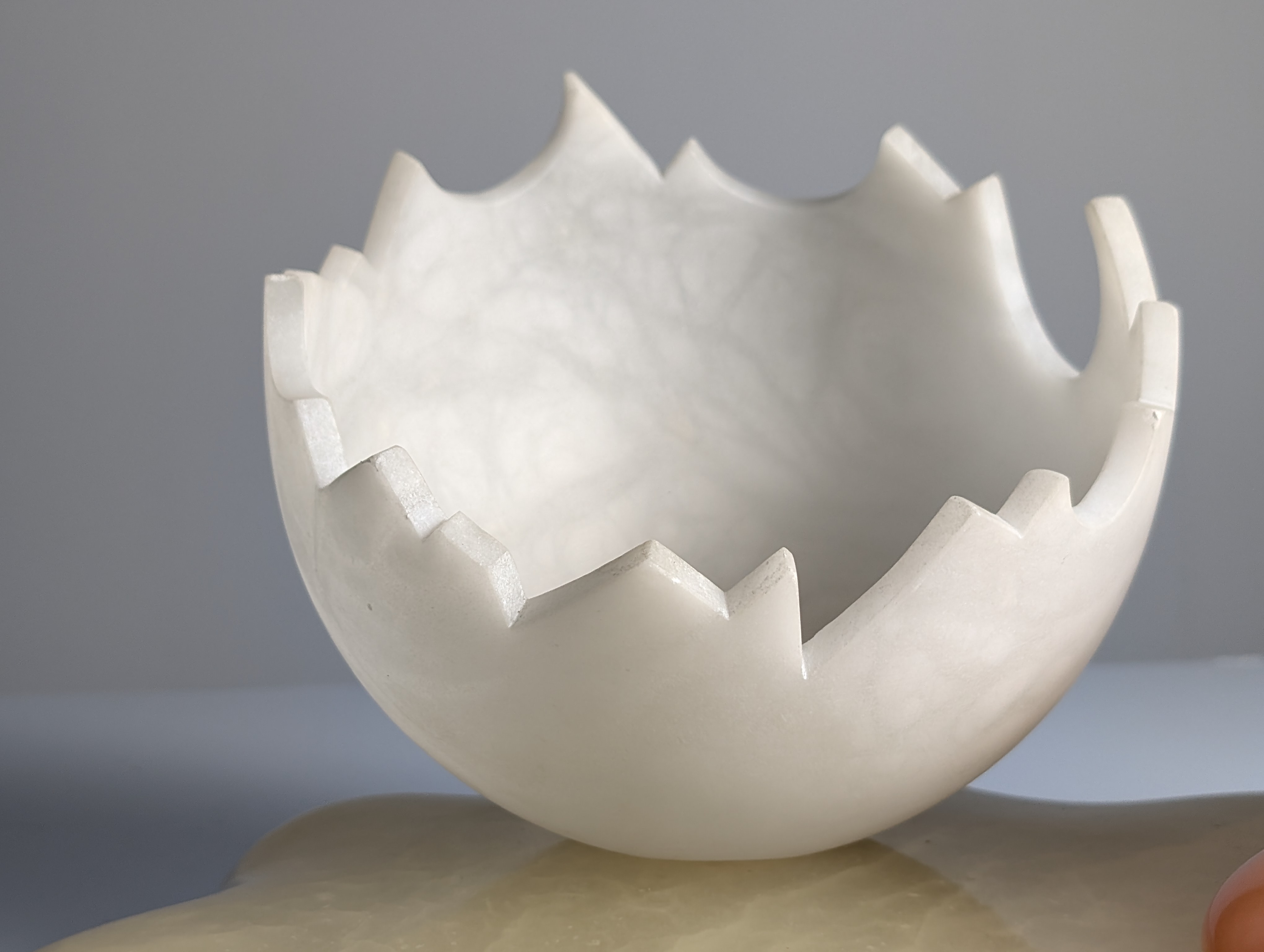 Lámpara Escultura De Huevo Roto En Alabastro De Marco Ricciardi, Italia, 1980s - Imagen 3
